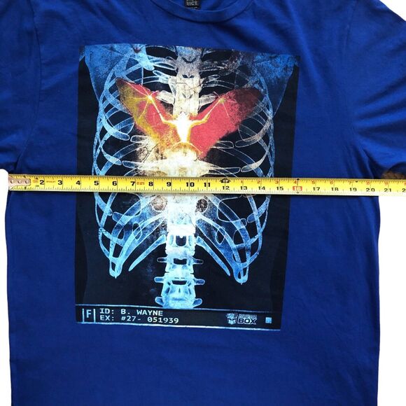 Batman Heart Of The Bat X-Ray Bruce Wayne T-Shirt Comic Con Box Size Large - Picture 6 of 8